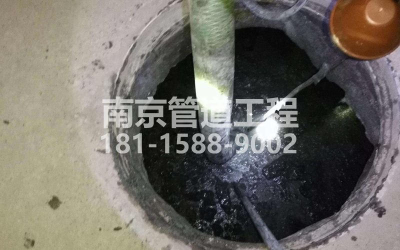 216夫子庙清理化粪池