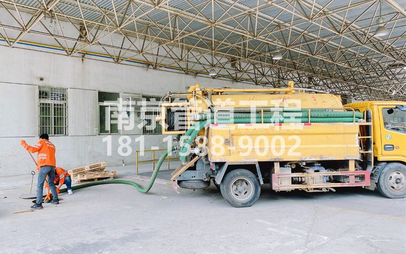 258夫子庙工厂抽污水