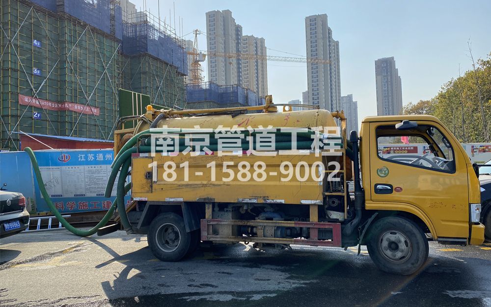 265夫子庙建筑工地抽粪