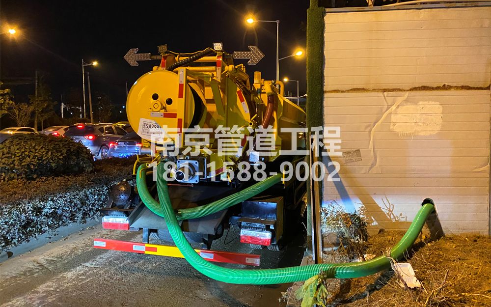 夫子庙临时工地抽粪